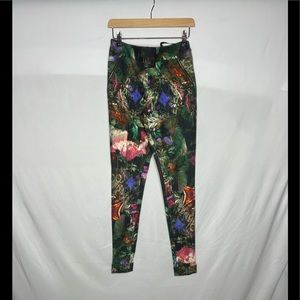 TED BAKER LONDON Size 1 Olivie
Bejeweled Wing Print Pant Legging Multi